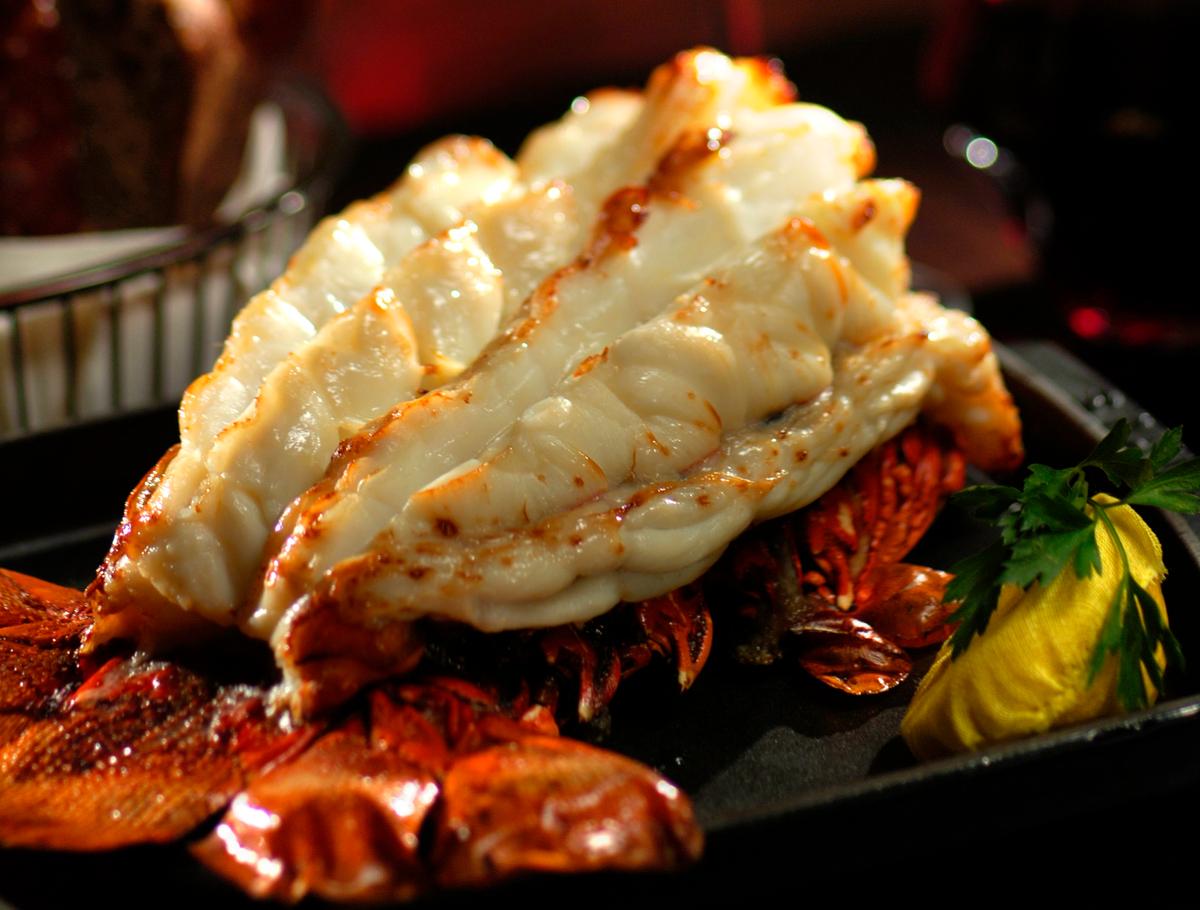 Feds Spend Millions on Lobster, Golf Carts, Pianos in Monthlong Spending Spree