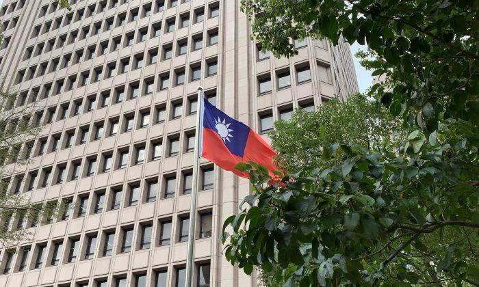 China Reportedly Recruiting Taiwanese Officials to Serve in Government