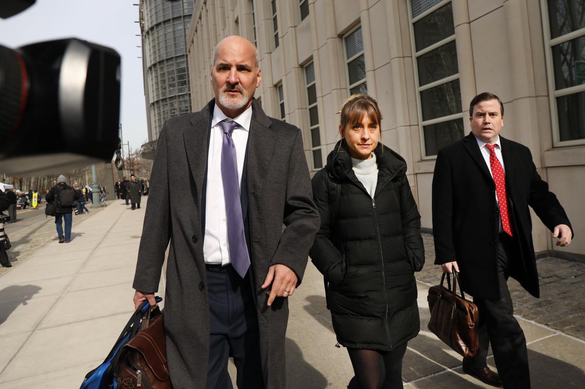 Actress Allison Mack leaves the Brooklyn Federal Courthouse with her lawyers after a court appearance on Feb. 6, 2019 in New York City. (Spencer Platt/Getty Images)