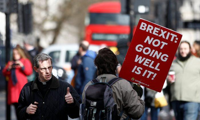 British Lawmakers Vote to Delay Brexit