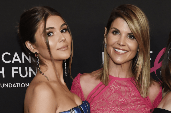 Actress Lori Loughlin poses with her daughter Olivia Jade Giannulli (L), at the 2019 "An Unforgettable Evening" in Beverly Hills, Calif. (Chris Pizzello/Invision/AP)