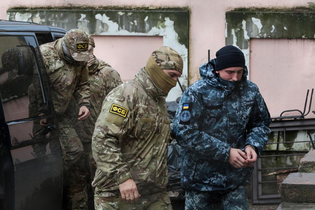 A Russia's FSB security service officer escorts a detained Ukrainian sailor to a courthouse in Simferopol, Crimea, on Nov. 27, 2018. (STR/AFP/Getty Images)