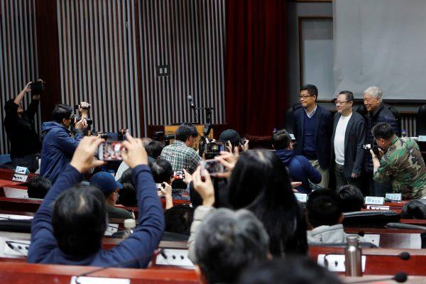 Media gather around Hong Kong's Occupy Central pro-democracy movement founders Chan Kin-man, Benny Tai and Chu Yiu-ming as they attend a forum in Taipei, Taiwan on Jan. 29, 2019. (Tyrone Siu/Reuters)