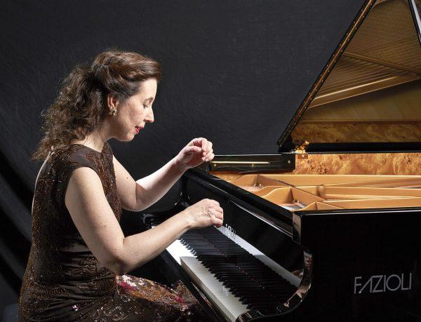 Pianist Angela Hewitt. (Keith Saunders)