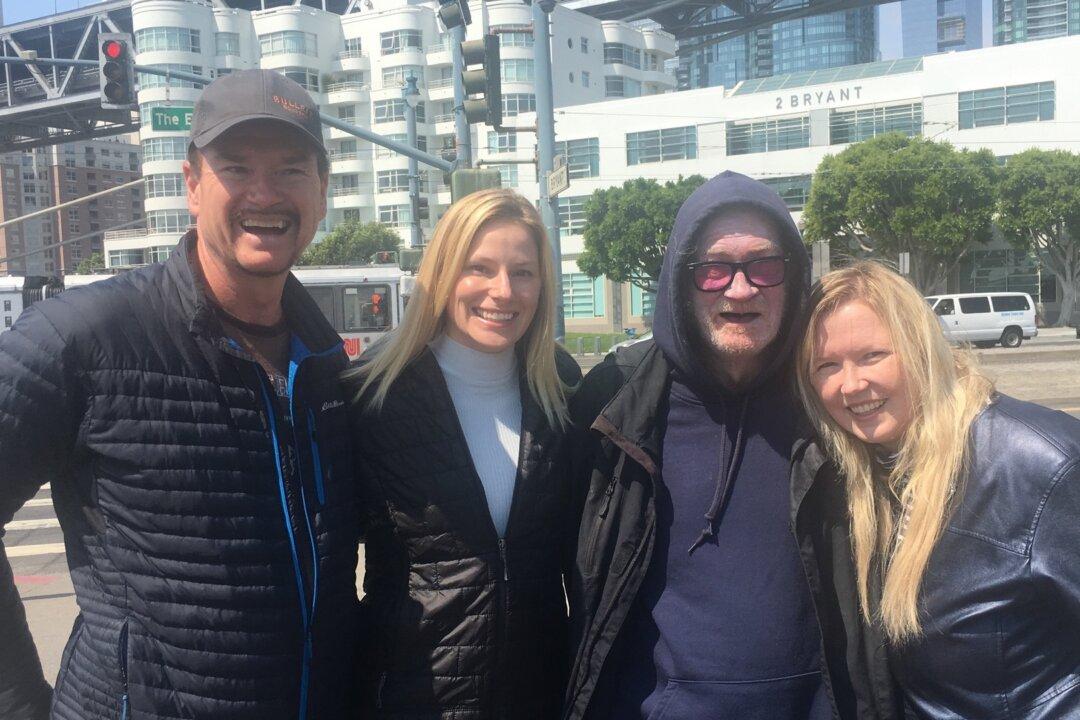 This Nonprofit Helps Homeless People Reunite With Long-Lost Loved Ones