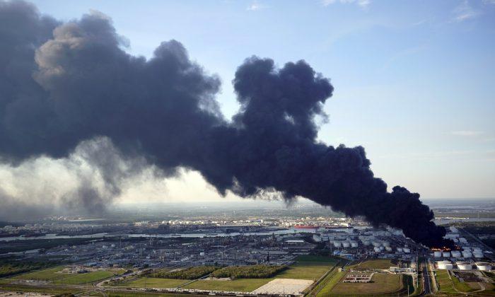 US Investigators to Begin Hunt for Cause of Texas Petrochemical Disaster