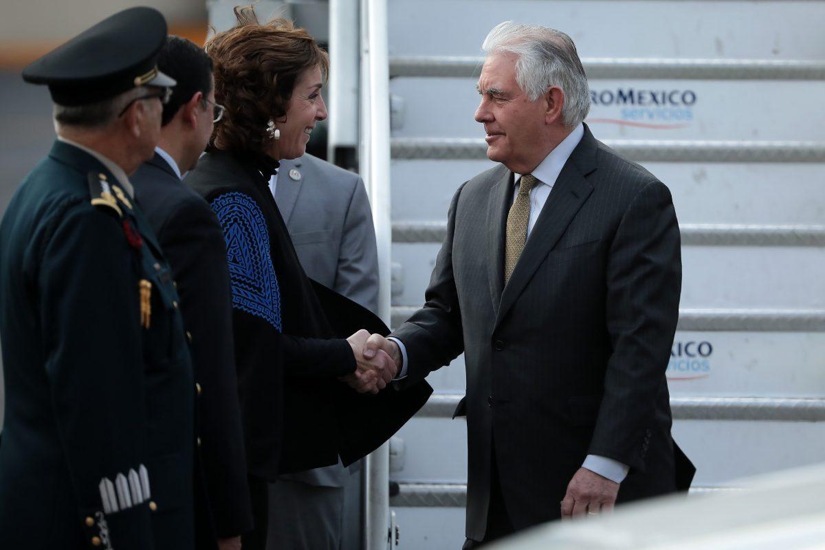 Previous U.S. Ambassador to Mexico (right) Roberta Jacobson. Mexico City, Mexico, Feb. 1, 2018 (Hector Vivas/Getty Images)