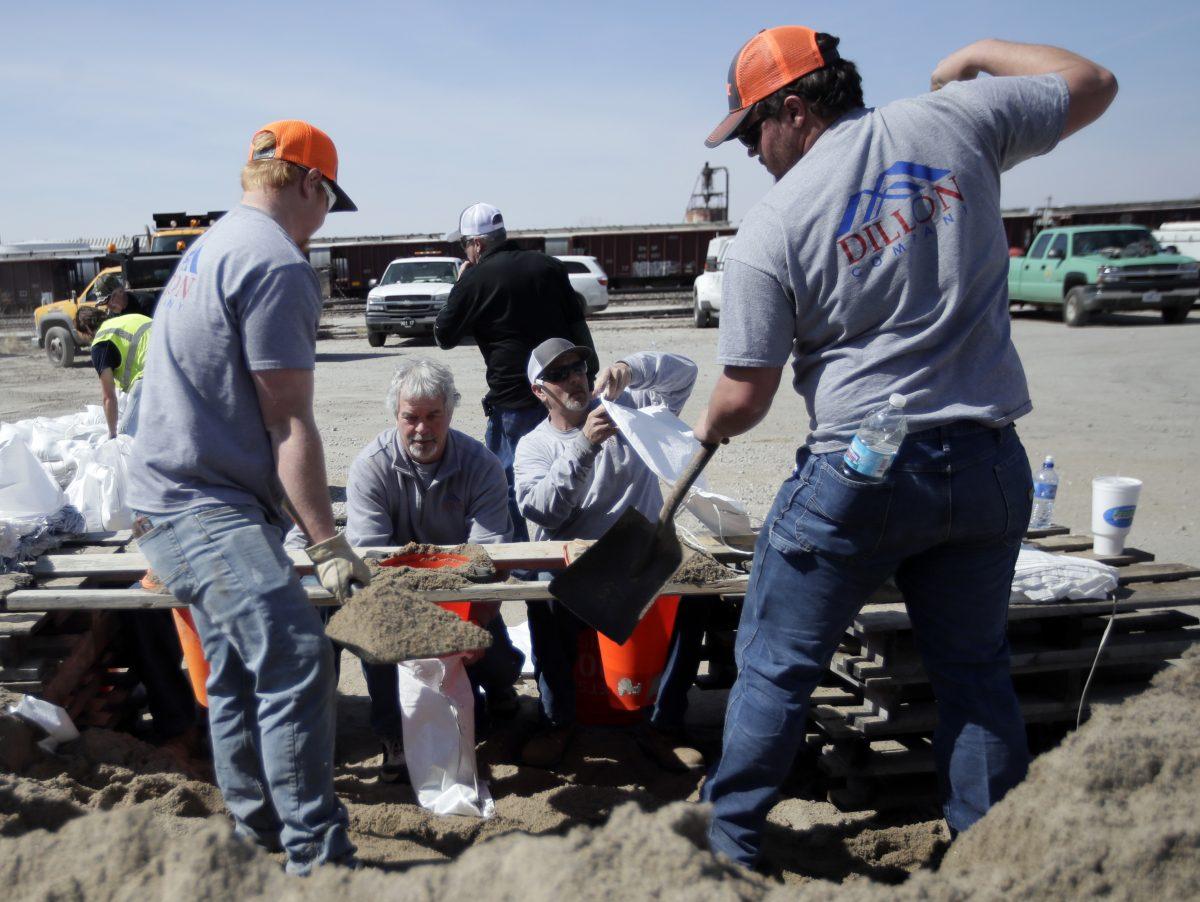 Volunteers fill sandbags in preparation for flooding along the Missouri River, St Joseph, Mo., March 18, 2019. (Orlin Wagne/AP Photo)