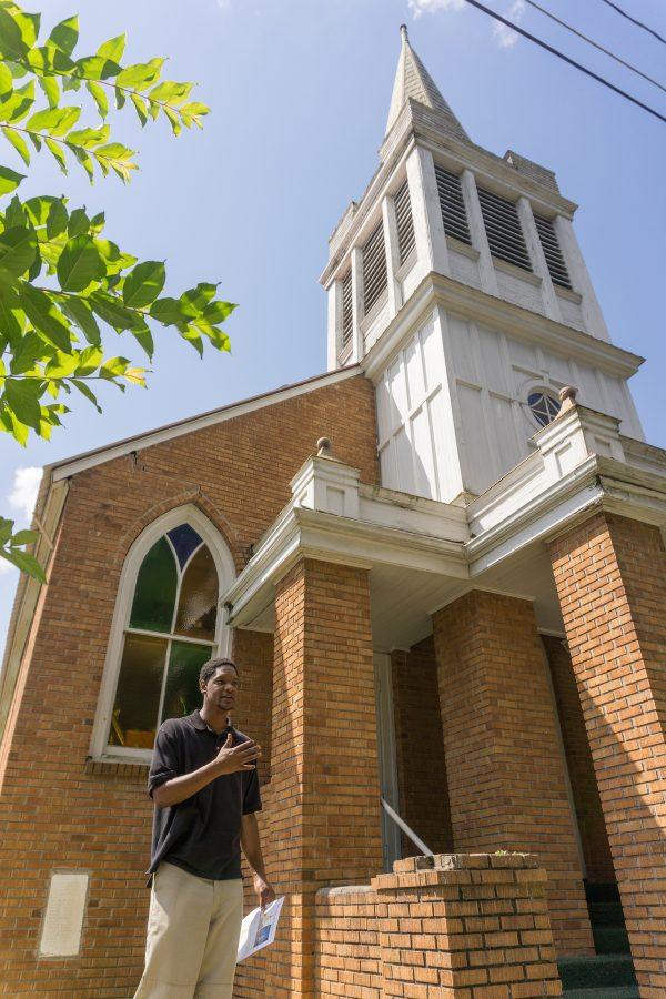 Jeremy Houston, founder of Miss Lou Heritage tours, explains the history of Beulah Missionary Baptist Church. (Crystal Shi/The Epoch Times)