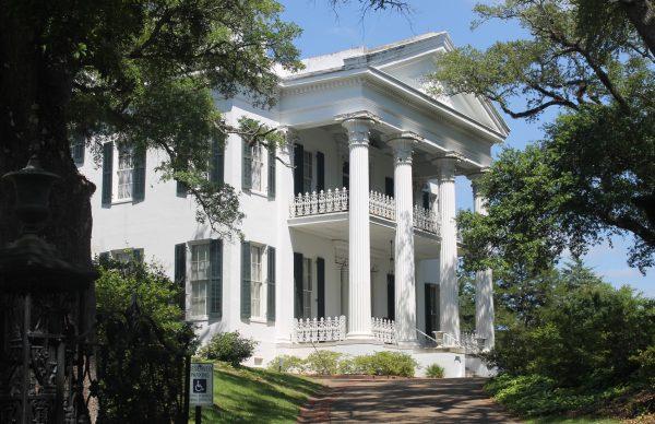 Stanton Hall, an antebellum Classical Revival mansion from the 1850's. (Wikimedia Commons)