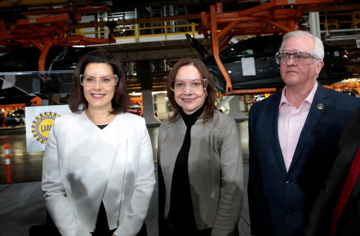 General Motors Chief Executive Mary Barra (C) poses for a photograph with Democratic Michigan Governor Gretchen Whitmer (L), and United Auto Workers Union Vice President Terry Dittes (R) at the GM Orion Assembly Plant in Lake Orion, Mich., on March 22, 2019. (Rebecca Cook/Reuters)