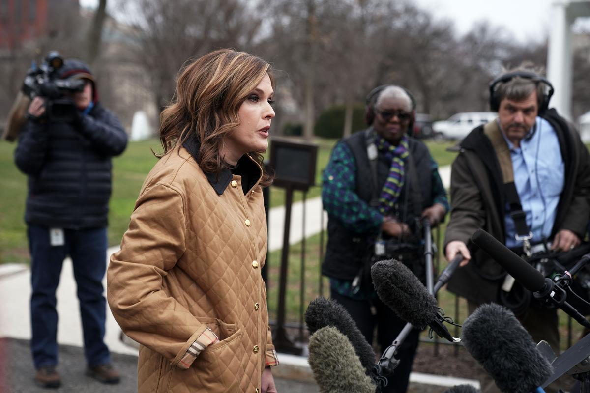 White House Director of Strategic Communications Mercedes Schlapp speaks to members of the media on the driveway outside the West Wing of the White House in Washington on Jan. 3, 2019. (Alex Wong/Getty Images)