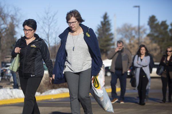 Humboldt Broncos athletic therapist Dayna Brons's mother Carol Brons, centre, walks into the Kerry Vickar Centre for the sentencing of Jaskirat Singh Sidhu in Melfort, on March, 22, 2019. (The Canadian Press/Kayle Neis)