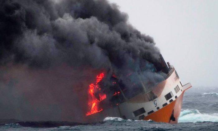 Container Ship Carrying 2,000 Cars Sinks, Oil Spill Heads Toward France