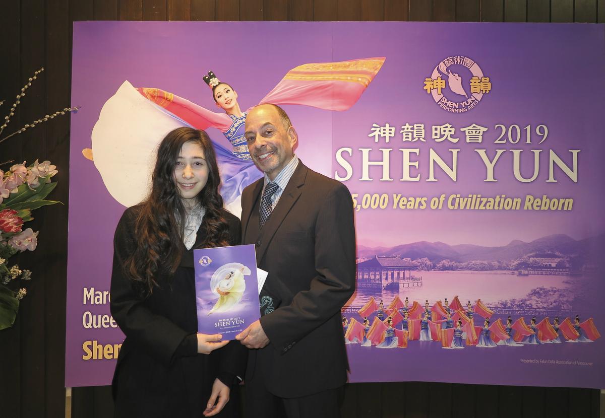 Actor and Dialect Coach Is Refreshed by Shen Yun’s Universal Messages