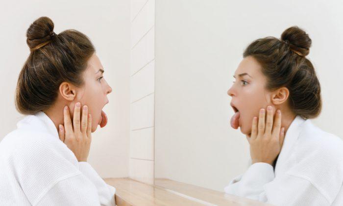 10 Signs Your Body Needs More Iron–Does Your Tongue Look Weirdly Smooth?