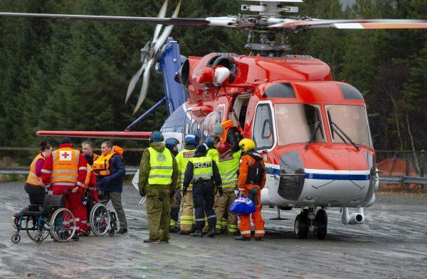 Passengers are helped from a rescue helicopter in Fraena, Norway, on March 24, 2019. (Svein Ove Ekornesvag/NTB Scanpix via AP)