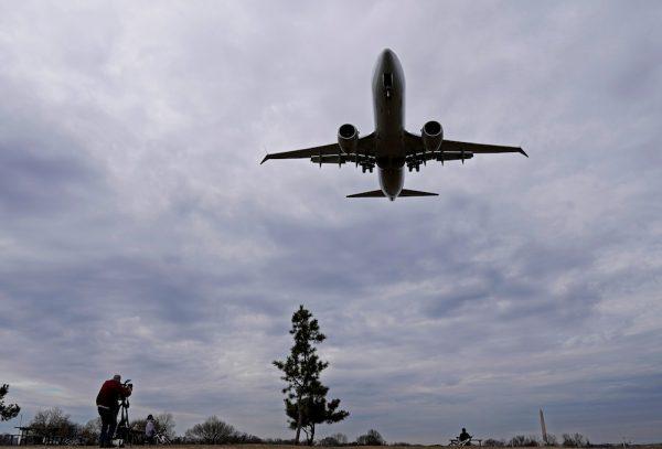 An American Airlines Boeing 737 MAX 8 flight from Los Angeles approaches for landing at Reagan National Airport shortly after an announcement was made by the FAA that the planes were being grounded by the United States in Washington, on March 13, 2019. (Reuters/Joshua Roberts)
