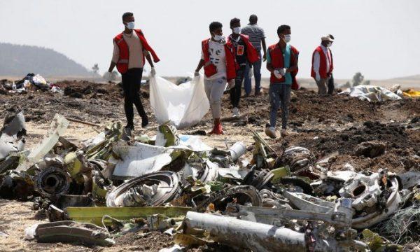 Ethiopian Red Cross workers carry a body bag with the remains of Ethiopian Airlines Flight ET 302 plane crash victims at the scene of a plane crash, near the town of Bishoftu, southeast of Addis Ababa, Ethiopia March 12, 2019. (Reuters/Baz Ratner)
