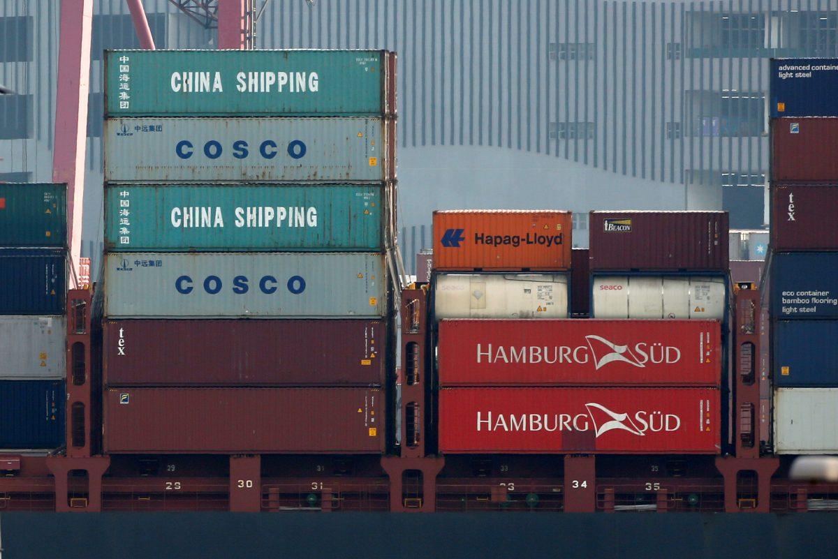 Shipping containers of China Shipping and China Ocean Shipping Company (COSCO) are seen on a container ship at Kwai Tsing Container Terminals in Hong Kong, China July 25, 2018. REUTERS/Bobby Yip/File Photo