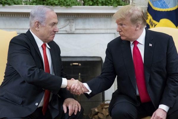 President Donald J. Trump (R) and Prime Minister of Israel Benjamin Netanyahu shake hands in the Oval Office of the White House on March 25, 2019. (Michael Reynolds - Pool/Getty Images)