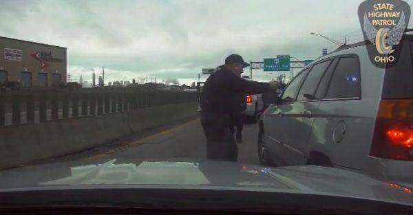 An officer points a gun at the vehicle on I-77, Cleveland, Ohio, on March 22, 2019. (Ohio State Highway Patrol)