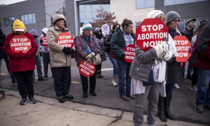 85-Year-Old Pro-Life Man Assaulted While Praying Outside Planned Parenthood