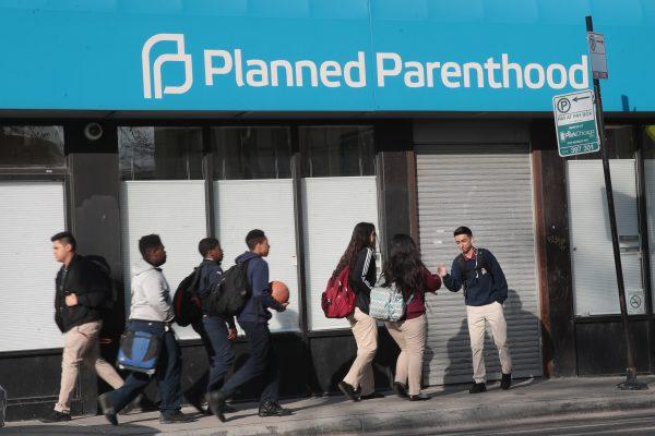 Pedestrians walk past a Planned Parenthood clinic in Chicago, Ill., on May 18, 2018. (Scott Olson/Getty Images)