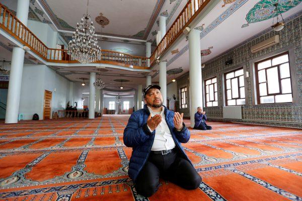 Qurbanjan Nourmuhammed prays at a mosque in Istanbul, Turkey on March 1, 2019. (Murad Sezer/Reuters)
