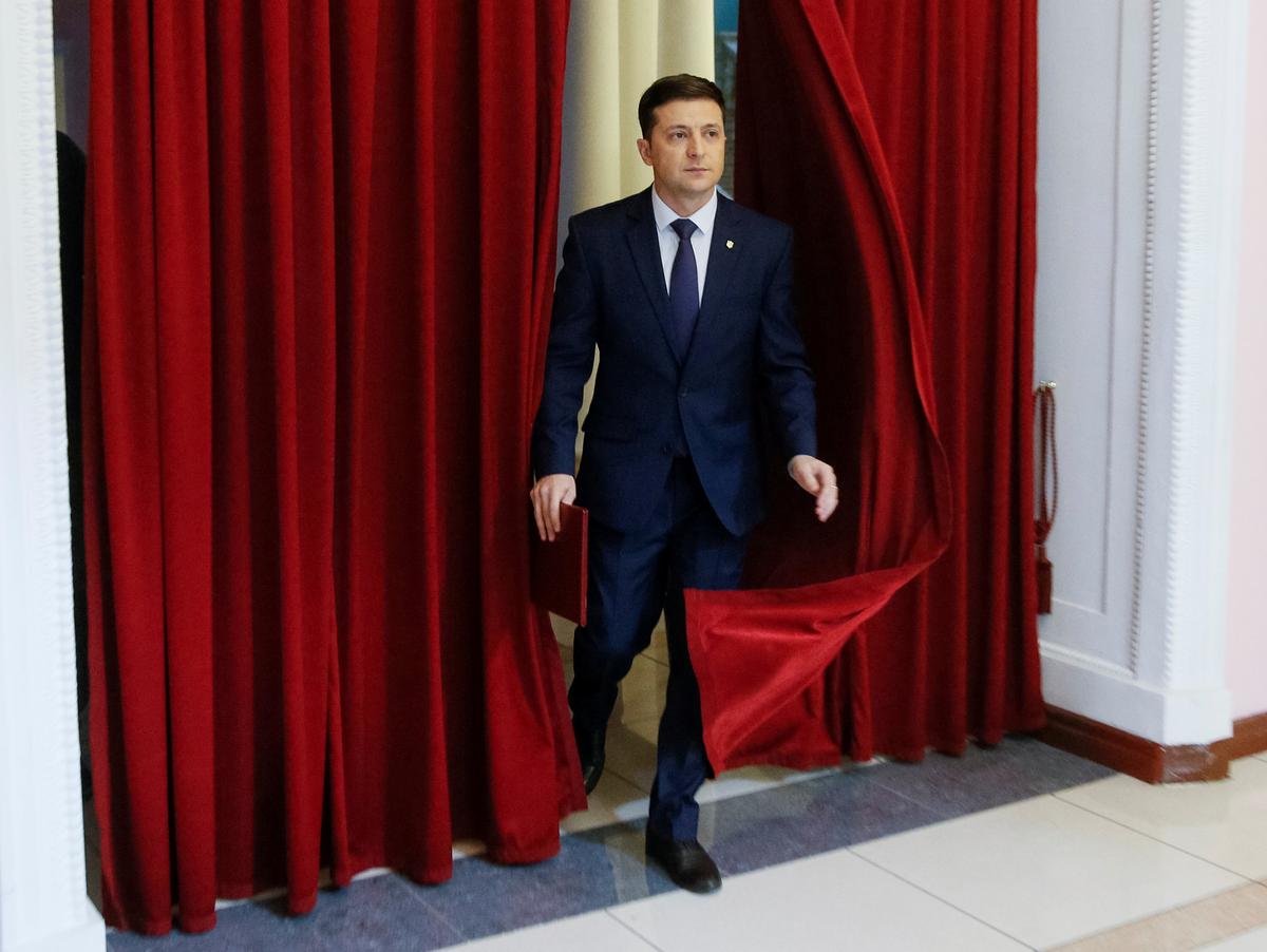 Comedian Set to Win First Round of Ukraine Presidential Vote