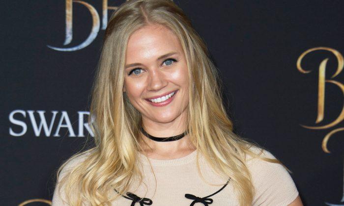 ‘Lizzie McGuire’ Star Carly Schroeder Leaves Hollywood to Enlist Into US Army