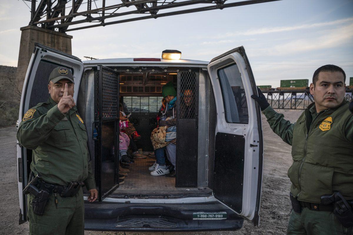 Border Patrol agents signal to a group of about 30 illegal immigrants from Brazil  who had just crossed the border, on the property of Jeff Allen, on the U.S.–Mexico border in Sunland Park, New Mexico, on March 20, 2019. (Paul Ratje/AFP/Getty Images)