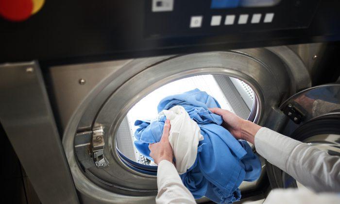 Hospital Staff Returns $9,100 Found in Laundry Machine to Patient: ‘It Wasn’t Mine’