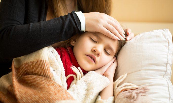 Mom Whips Out Brilliant Home Remedy for Sick Kid With Ear Infection