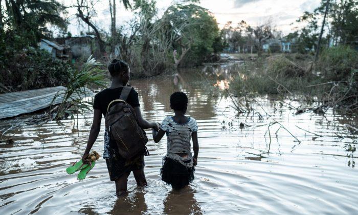 A 71-Year-Old Grandmother Walked Miles to Donate to Cyclone Survivors—Zimbabwe’s Richest Man Noticed