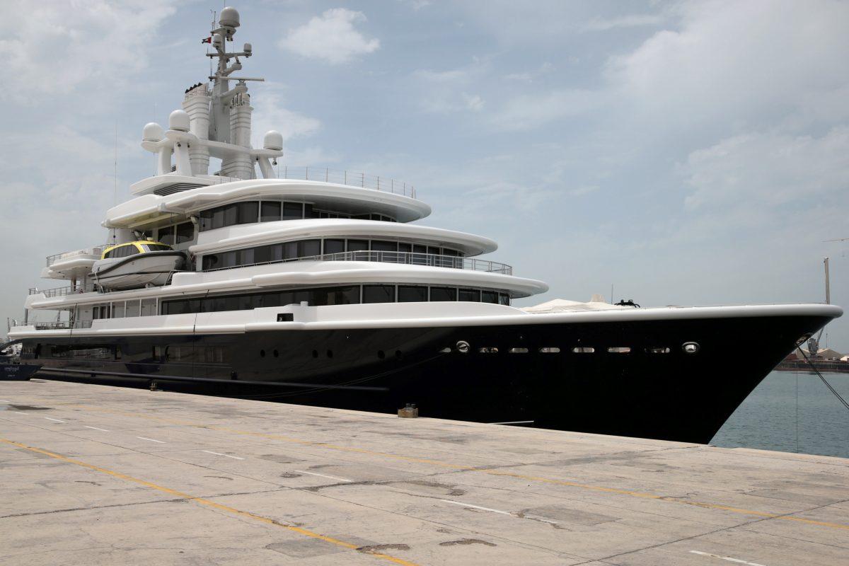 Superyacht Luna owned by Russian billionaire Farkad Akhmedov is docked at Port Rashid in Dubai, UAE, on March 28, 2019. (Christopher Pike/Reuters)