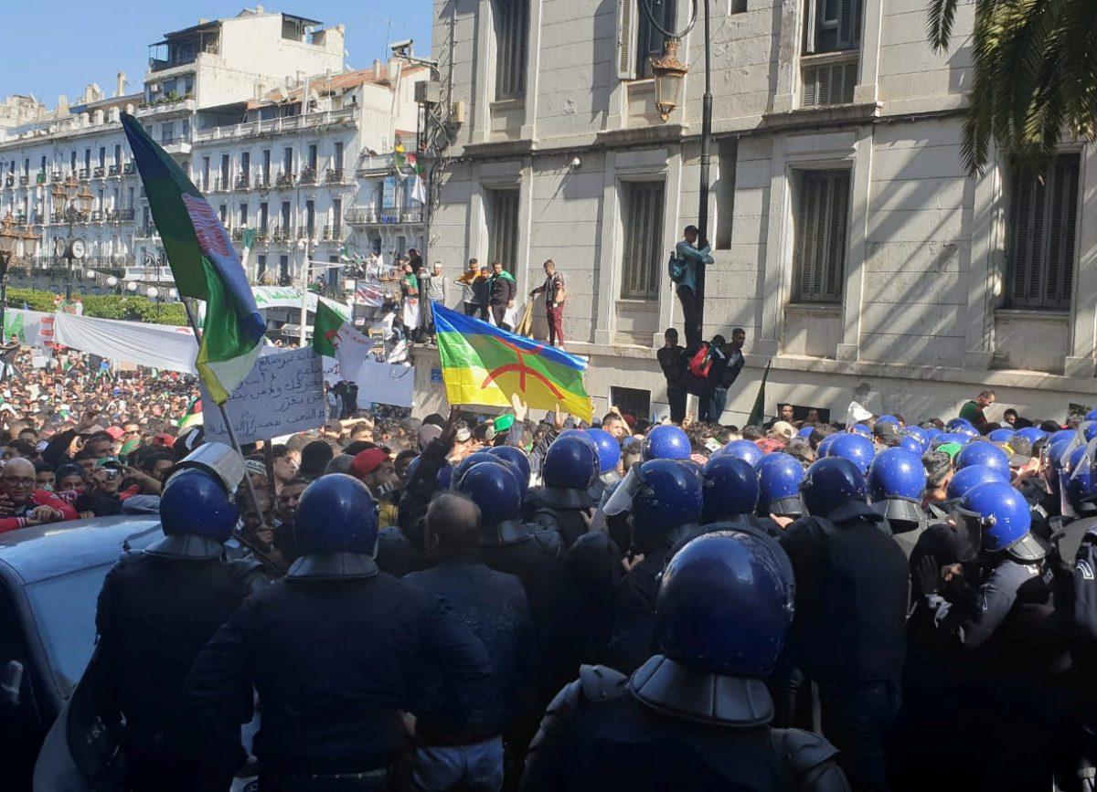 Police officers try to prevent protesters from advancing towards the government building during a protest to demand the removal of President Abdelaziz Bouteflika in Algiers, Algeria on March 29, 2019. (Tarek Amara/Reuters)