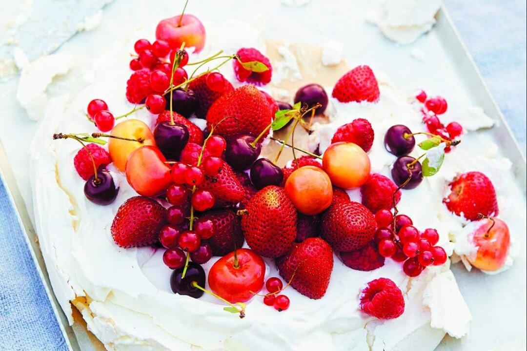 Simple Cake: Big Daddy’s Pavlova