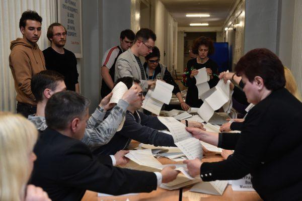 Electoral officers count the ballot papers, at a polling station, in Kiev, after the first round of Ukraine's presidential election, on March 31, 2019. (Vasily Maximov/AFP/Getty Images)