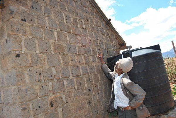 Peter Muchiri shows a crack on the wall of his house that he says resulted after blasts at the quarry near Kanairobi village in Mai Mahiu, Kenya, on March 28, 2019. (Dominic Kirui for The Epoch Times)