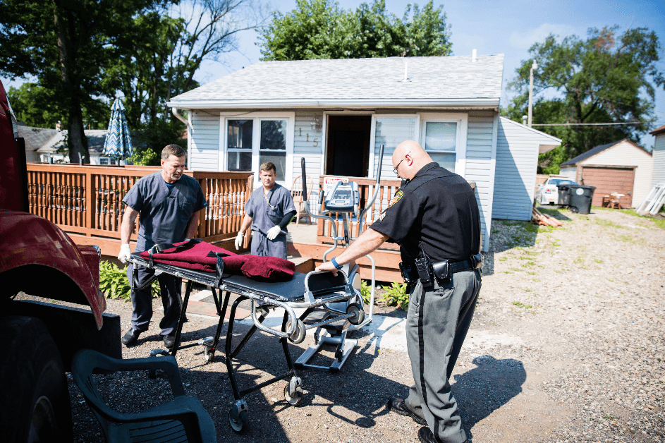 Law enforcement officials at the home of a man who was found dead from drug overdose in Montgomery County, Ohio, on Aug. 3, 2017. (Benjamin Chasteen/The Epoch Times)