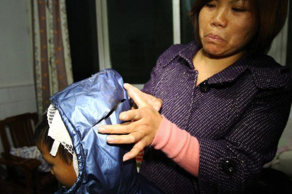 A mother explaining how her son was injured during a knife attack. (STR/AFP/Getty Images)