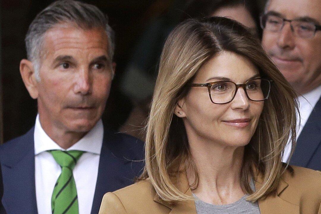 Lori Loughlin and Husband Surrender Passports, Waive Right to Preliminary Hearing