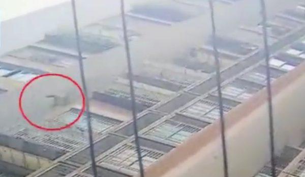 The girl falling from the building. (Chongqing News)