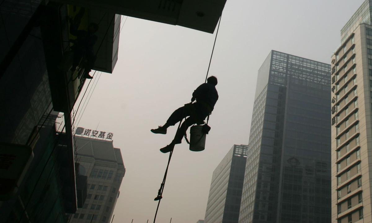 Building Worker Falls After Vengeful Neighbor Cuts Rope