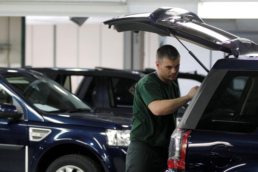 Jaguar Land Rover Begins Brexit-Linked UK Plant Shutdowns