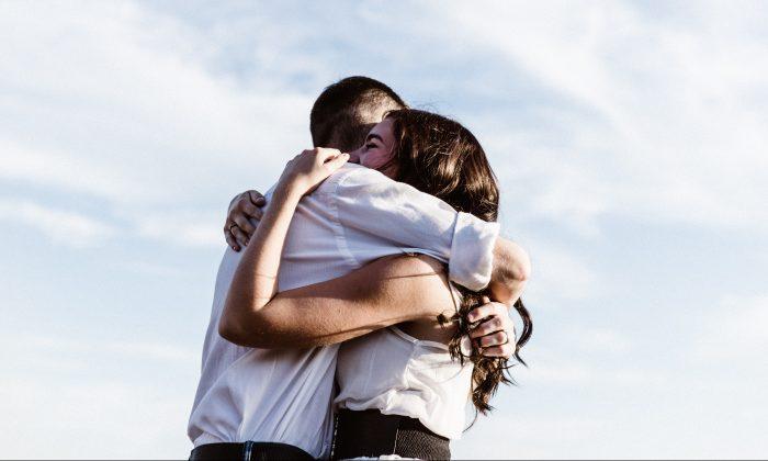 10 Amazing Benefits of Hugging—According to Science