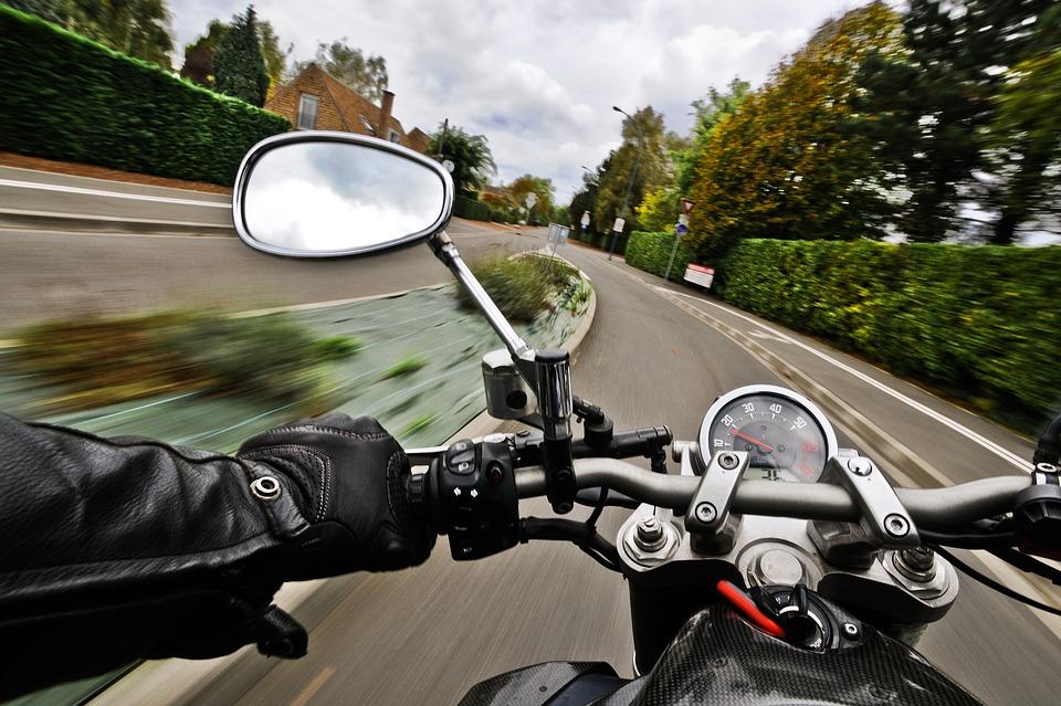 Stock image of a motorcyclist (Christels/Pixabay)