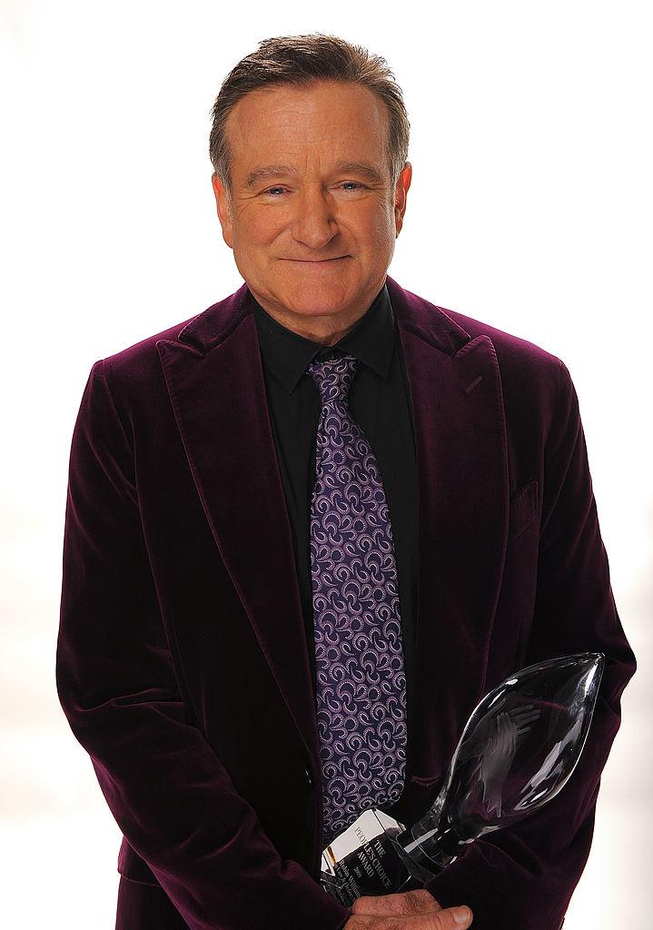 ©Getty Images | <a href="https://www.gettyimages.com/detail/news-photo/actor-robin-williams-poses-for-a-portrait-with-his-award-news-photo/84203955">Michael Caulfield</a>
