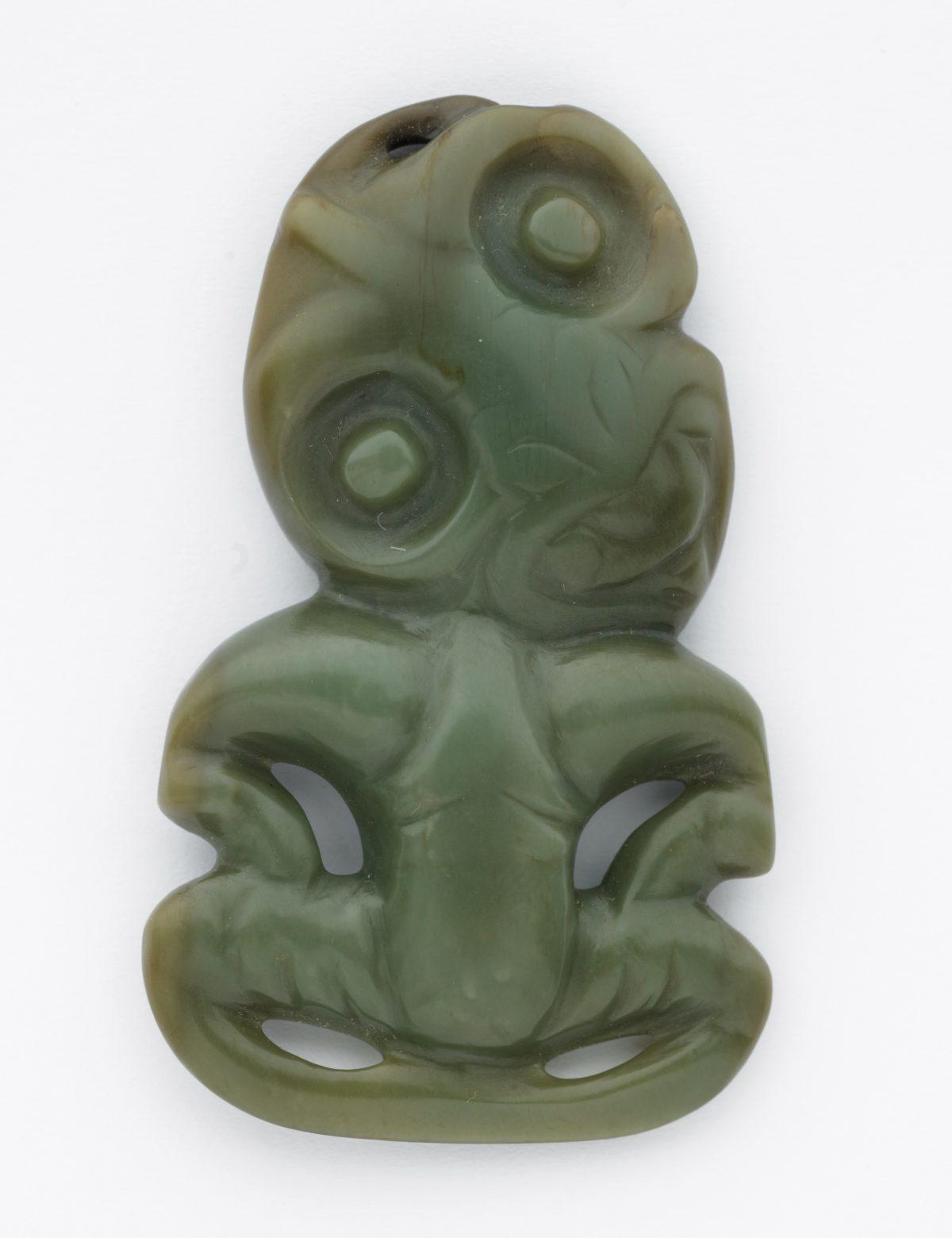 Hei tiki (pendant in human form). Te Aika whanau (family), Ngai Tuahuriri, Ngai Tahu. (Maarten Holl/Museum of New Zealand Te Papa Tongarewa)